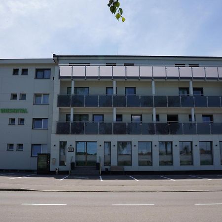 Hotel Wiesental Naehe Friedrichshafen เมคเคนบอยเริน ภายนอก รูปภาพ