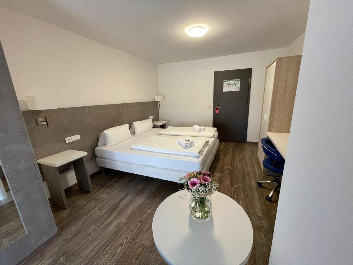 Hotel Wiesental Naehe Friedrichshafen เมคเคนบอยเริน ภายนอก รูปภาพ