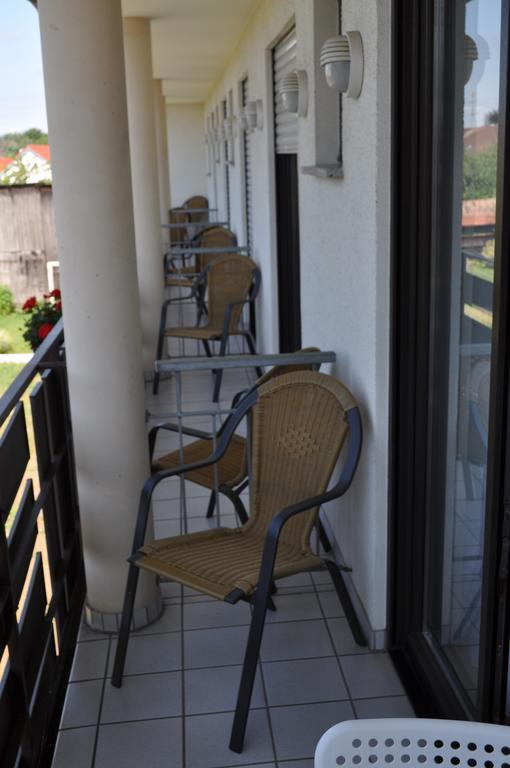 Hotel Wiesental Naehe Friedrichshafen เมคเคนบอยเริน ภายนอก รูปภาพ