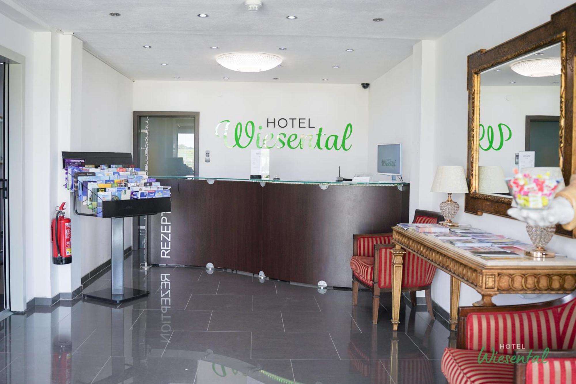 Hotel Wiesental Naehe Friedrichshafen เมคเคนบอยเริน ภายนอก รูปภาพ